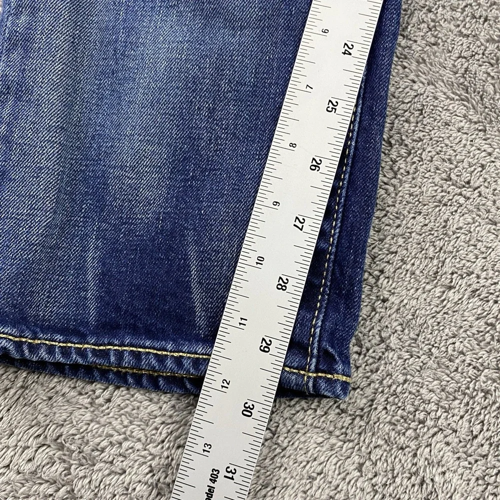 Levis some paint